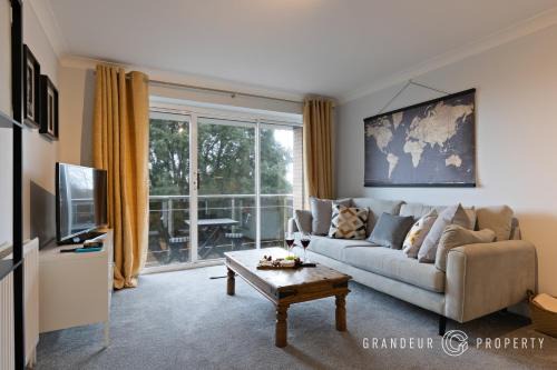 Poole Apartment | Island Views by Grandeur Property