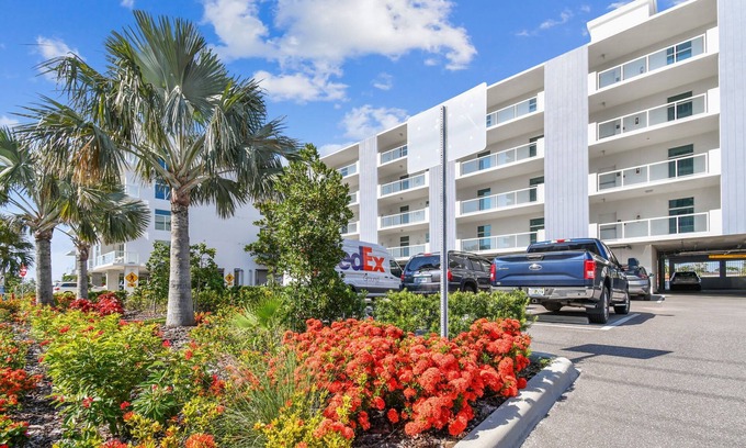 Island Estate Condo | Island Way Luxury Condo