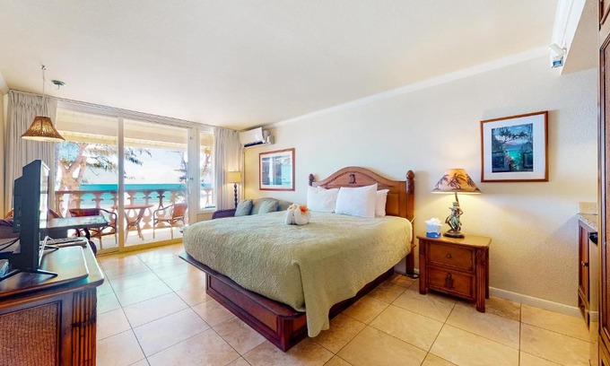 Wailua Hotel | Islander on the Beach 353