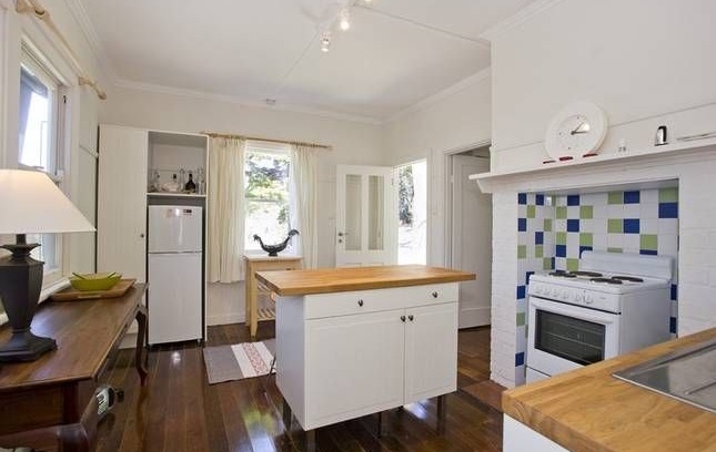 Lorne House | Islay in Lorne : 6min walk to town and pier. 150 mtr to beach: FREE WI FI