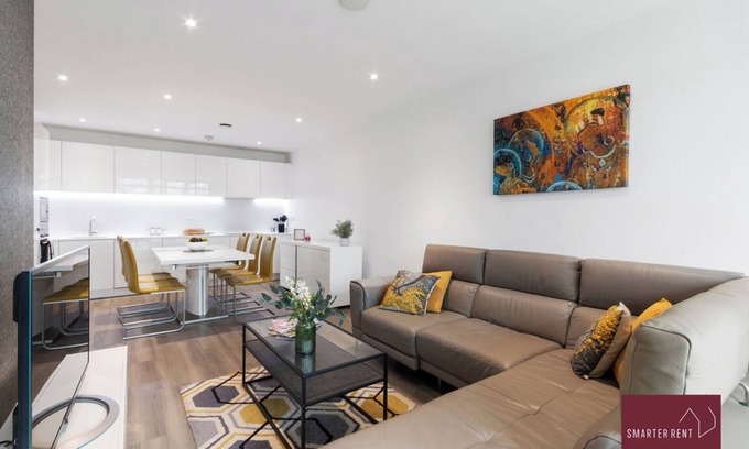 Syon Apartment | Isleworth - 2 Bed Flat with parking