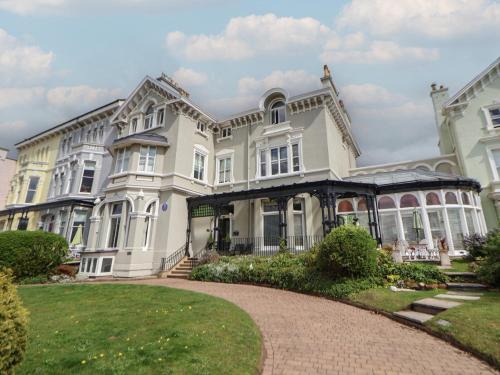 Waterloo Apartment | Ismay Billiard Room Apartment - Titanic Interest
