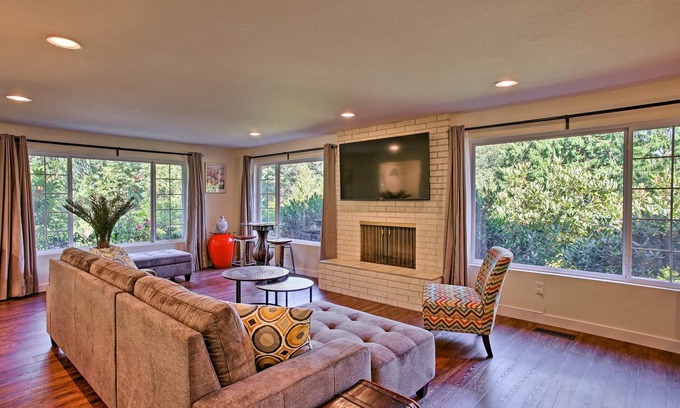 Squak Mountain House | Issaquah Home w/ Deck & Patio 16 Miles to Seattle!