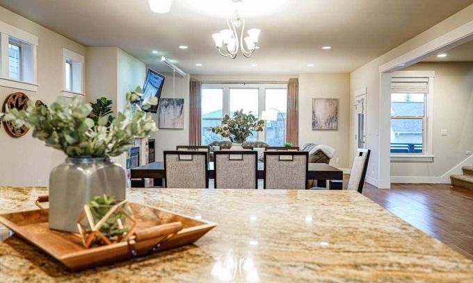Issaquah House | Issaquah's spacious pet-friendly home near I90