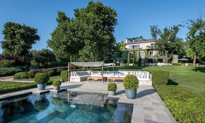 Uskudar Villa | Istanbul's Highest Hill, 22,0000m2 Garden, 5 Staff