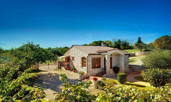 Rakalj Villa | Istrian house in quiet area