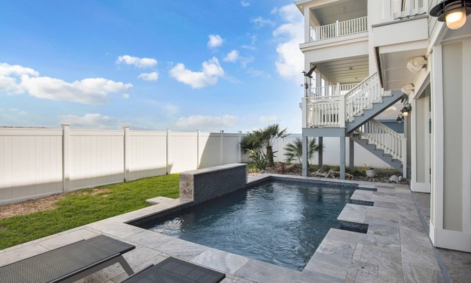 Port Aransas House | It'll Do | Private Pool, Beach Front, Amazing View