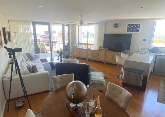 Wollongong CBD House | It's Paradise Here, Private Room with Breakfast and 2 cats