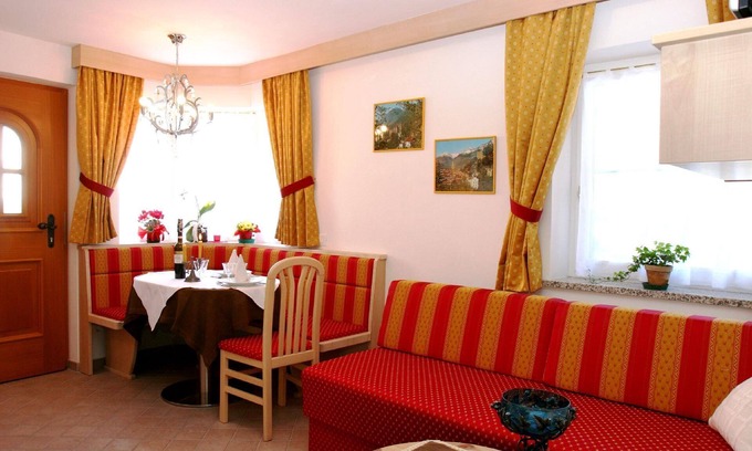 Bulla Apartment | Holiday apartment Sankt Ulrich (Ortisei di Val Gardena) for 1 - 3 persons with 1 bedroom - Holiday a