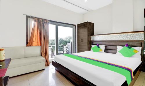 Mathura Hotel | Itsy Hotels Anjali Mahal, 500 Mtrs From Mathura Railway Station