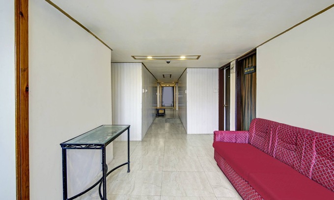 Bemloi Hotel | Itsy Hotels Crystal Palace Shimla With Valley View