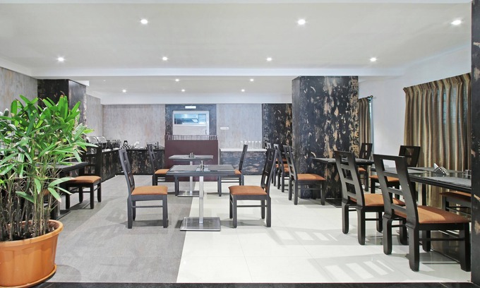 Gandhipuram Hotel | Itsy Hotels Jansi Residency