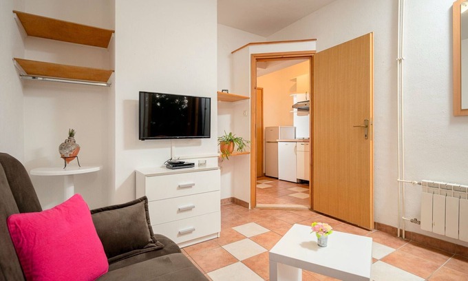 Ivan Dolac Apartment | Ivan Dolac Azure Horizon Beach Apartments - One Bedroom Apartment with Balcony and Side Sea View