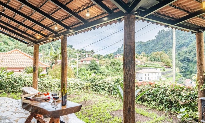 Faial House | Ivy Cottage by Homie