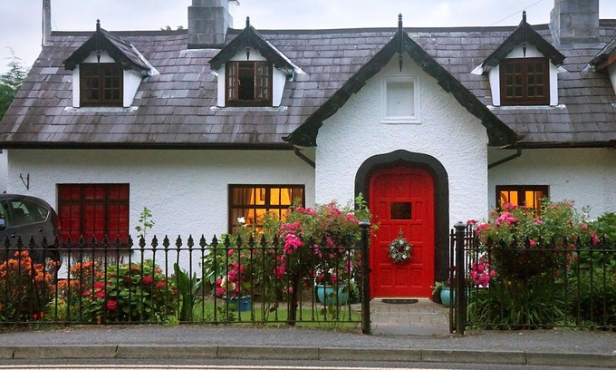 Killarney Cottage | Ivy Cottage steps from Killarney National Park & Killarney Town Centre