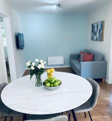 Golders Green Apartment | Ivy Cottage Two Bedroom & Garden in Temple Fortune