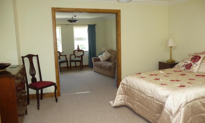 Wootton Bridge Bed & Breakfast | Ivy Hall