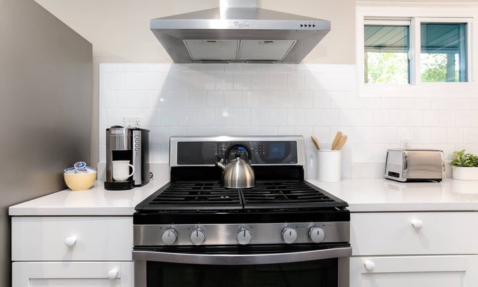 South Bend House | Ivy Hill is freshly updated 1.5 miles from Notre Dame, & Downtown South Bend