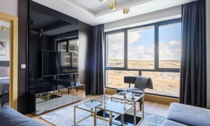 Basaksehir Apartment | Ivy - Modern Cozy 1BR Apt w Private Parking & Gym