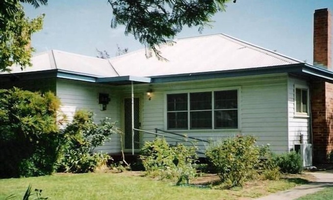 Swan Hill House | Ivys Cottage - located at Swan Hill