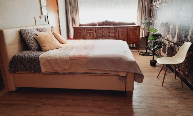 Izegem House | Izegem: Huis met een Uitzicht (5 slaapkamers, 12 personen)
