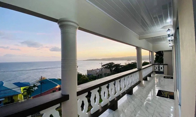 Scarborough House | J'adore Suites - King Bed