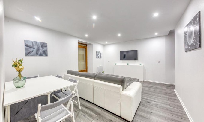 Tonnerre Apartment | J Mo Home - Tonnerre - O' Verre