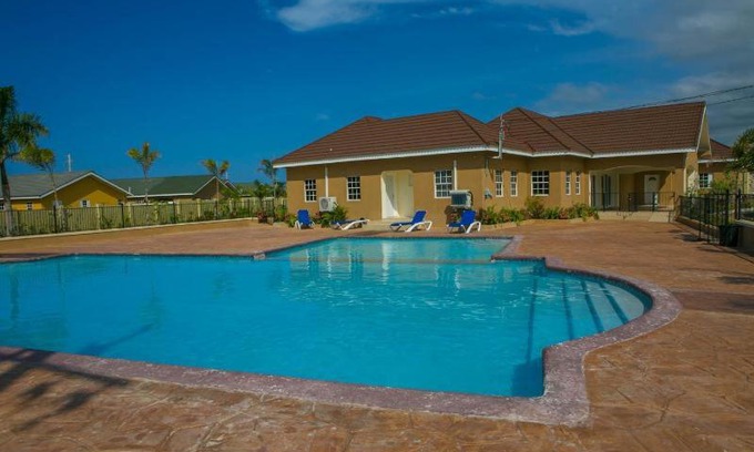 Mammee Bay Apartment | J Ochi ApartHotel