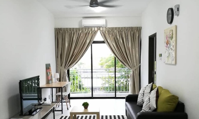 Tebrau Apartment | J&R Homestay(Home Away from Home)