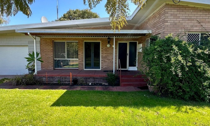 West Busselton House | Jacaranda Cottage your serene oasis in the heart of West Busselton