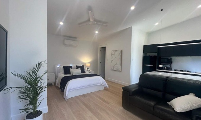 Dudley Park Apartment | Jacaranda Place