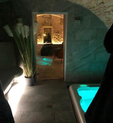 Saint Nicolas - Charles III - Ville vieille - Trois Maisons - Leopold Apartment | jaccuzi & spa des caves Stanislas