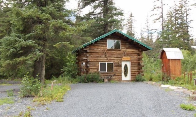 Bear Creek Cabin | “Jack London’s Cabin”, Genuine Alaskan Log Cabin built by owners! Self-check in.