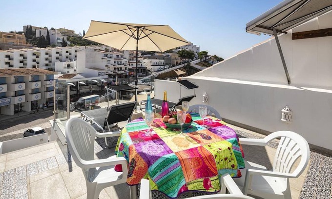 Carvoeiro Apartment | Jack's Beach House,steps from the beach,sea views!