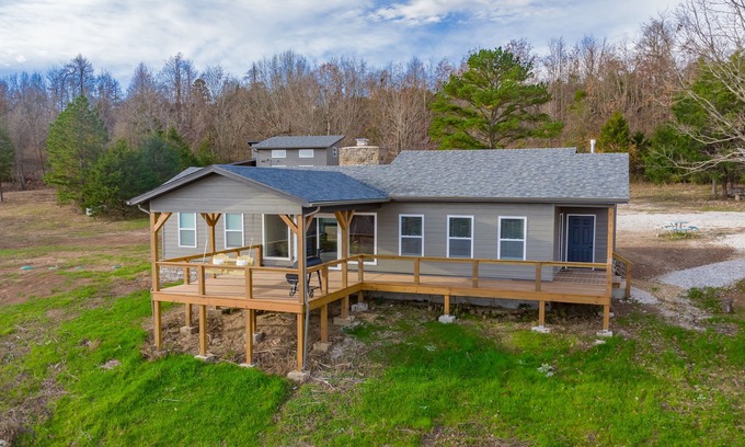 Sand Gap Cabin | Jack's Joint miles of ATV trails, hiking trails, and 20 mins from Buffalo River.