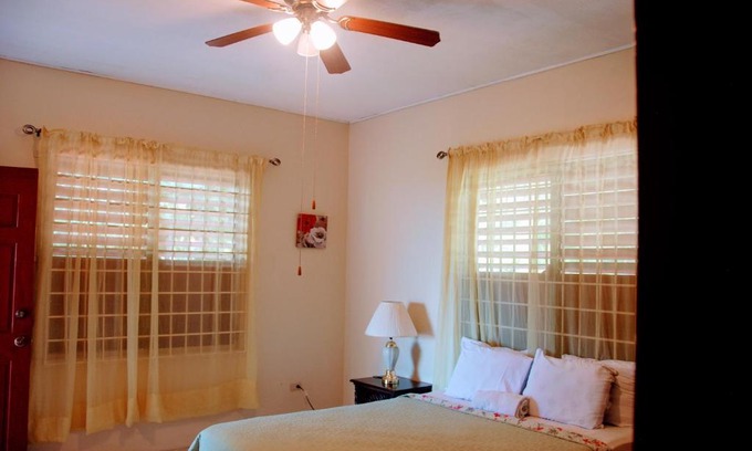 Jack's Hill Hotel | Jacks Hill Tropical Arcadia