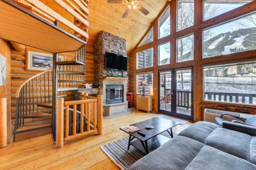 Jackson Apartment | Jackson Condo with Fireplace Less Than Half Mi to Snow King!