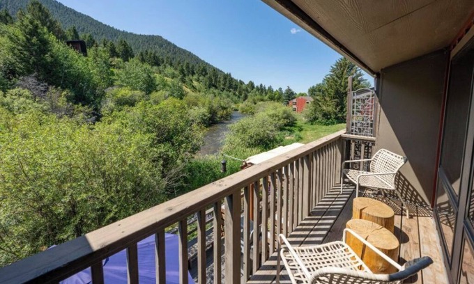 Jackson House | Jackson Hole end unit townhome near historic town square and ski resorts