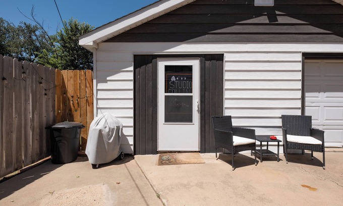 Amarillo House | Jackson St Duo. Near I-40, DT, & Rt 66 Historic Dist. Perfect for larger groups