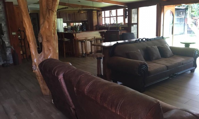 Barrio Ricos y Famosos House | JACO Trinity Oasis - Beautiful, Spacious, 4/3 gem w/studio+yard by beach & town