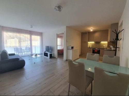Sion Apartment | Jacqueline residence