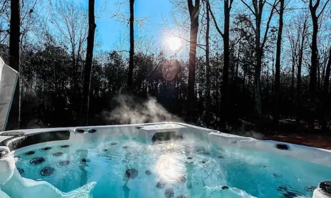 Eclectic House | Jacuzzi Cottage at Lake Martin Kowaliga Bay