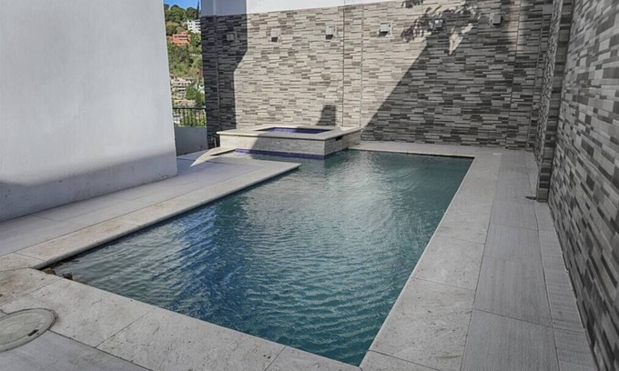 Glencoe Apartment | Jacuzzi Loft and Pool Glencoe Townhome