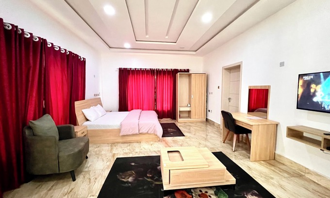 Utako Apartment | JACUZZI LOVE CONDO at UTAKO ABUJA. 24hrs LIT with AC, WIFI & KITCHEN