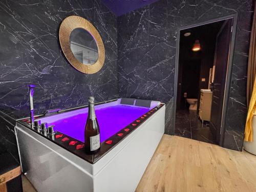 Barbatre Apartment | Jacuzzi privé, Sauna & Design Chic