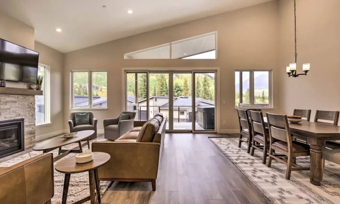 Purgatory House | Jacuzzi & Views YOUR Durango retreat just a 13-minute walk to Purgatory Resort