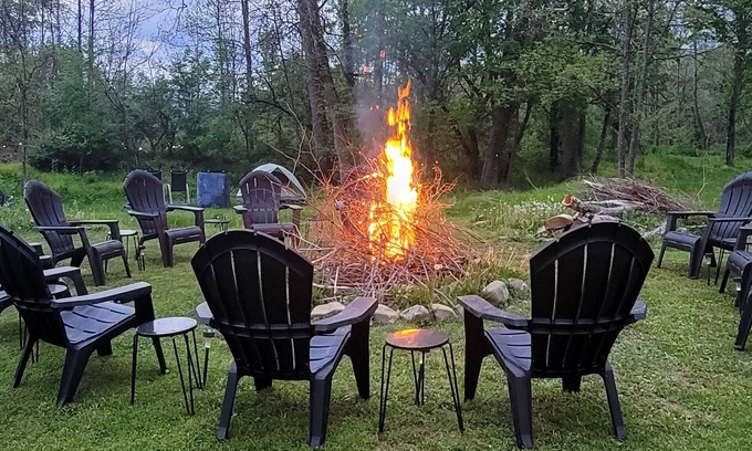 Deerfield House | Jade Dragon Guest House - Deerfield, VA. - Hamilton Branch River