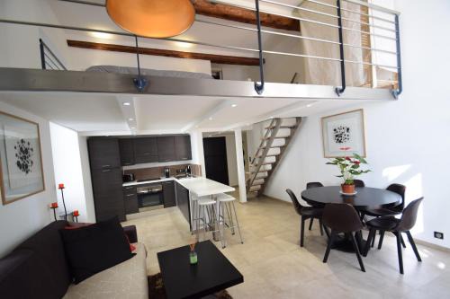 Old Town Apartment | Jade Duplex - No Better Location In Nice