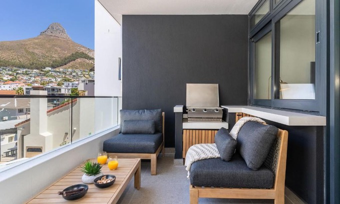 Sea Point Apartment | Jade Views Sea Point - Studio, pvt balcony, views