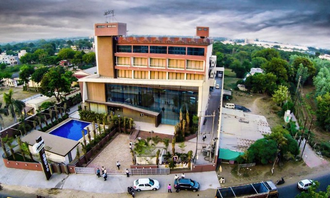 Nadiad Hotel | Jalashray Resort